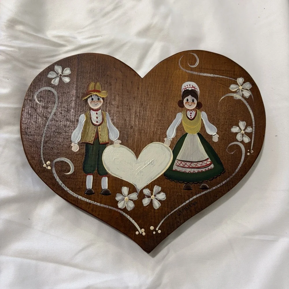Vintage folk art heart Boy Girl German Flowers Shape‎ wooden plaque Grandma Core
